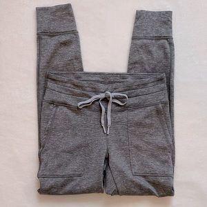 ✨✨ Aerie grey leggings with pockets.